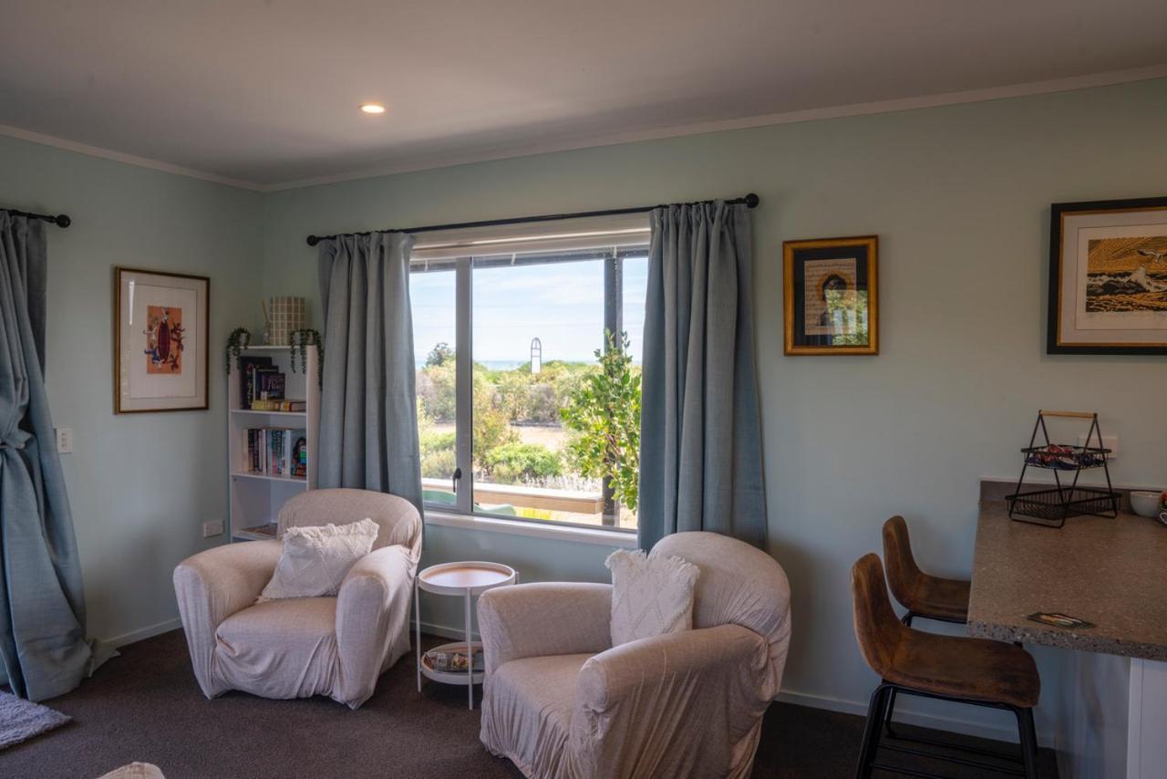 Beach Front Wine Makers Cottage Te Awanga Exterior foto